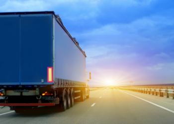 Circulația transportului de mare tonaj pe drumurile naționale, limitată pe timp de caniculă: Ce amenzi riscă șoferii care nu se vor conforma