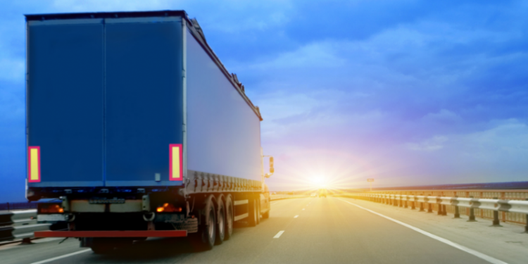 Circulația transportului de mare tonaj pe drumurile naționale, limitată pe timp de caniculă: Ce amenzi riscă șoferii care nu se vor conforma