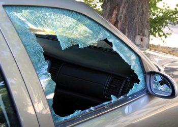 Unde era părinții băiețelului de doi ani, care a rămas blocat singur într-o mașină. Îndemnarea specialiștilor | VIDEO