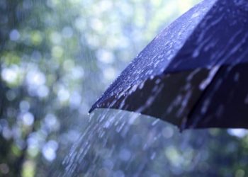 Alegătorii trebuie să-și ia umbrela când merg la vot. Ce vreme prognozează meteorologii pentru astăzi