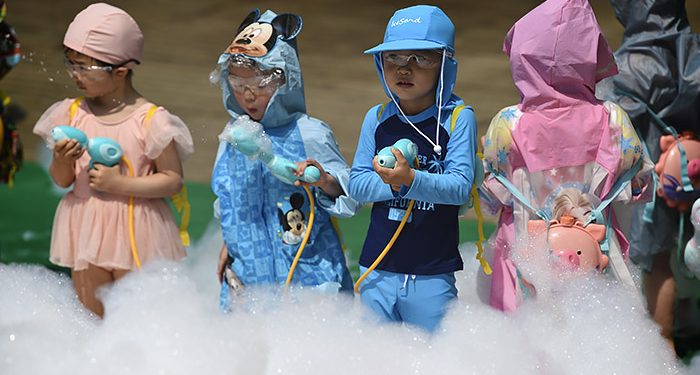 В Китае в целях улучшения демографии разрешили иметь до трех детей