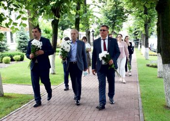 72 de ani de la cel de-al doilea val de deportări din Moldova: Reprezentanții PP «ȘOR», politicieni și rude au comemorat victimele represiunilor staliniste | VIDEO