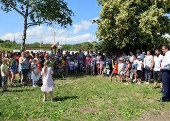 Copiii din încă patru sate ale raionului Orhei se bucură de terenuri de joacă: Înainte copiii se duceau pe stadion, în buruiene, acum au unde-și petrece timpul | VIDEO