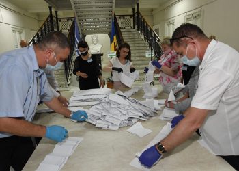 Au fost numărate 100% din procese verbale. Câte mandate de deputat îi revin fiecui partid, care va accede în Parlament