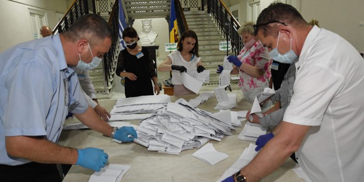 Au fost numărate 100% din procese verbale. Câte mandate de deputat îi revin fiecui partid, care va accede în Parlament