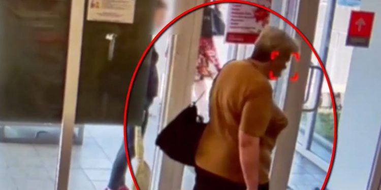 Atenție la femeia din imagini. Ar fi furat o geantă dintr-un supermarket | VIDEO