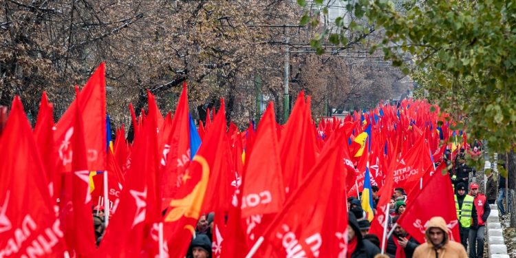 PSRM amenință cu proteste după ce CC a declarat că terenul stadionului Republican rămâne Ambasadei SUA