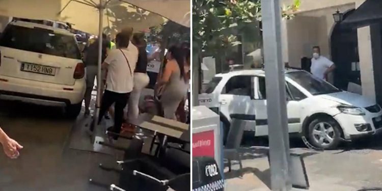 В испанской Марбелье машина въехала в летнюю террасу бара