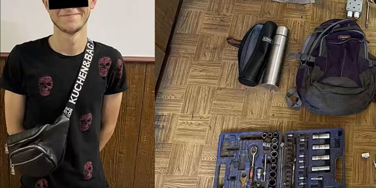 Au furat o armă și alte bunuri de preț, dintr-un microbuz lăsat descuiat. Suspecții au fost reținuți | VIDEO