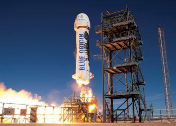 Cerere mare pentru călătoriile în spaţiu. Blue Origin a vândut bilete în valoare de 100 de milioane de dolari