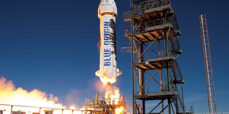 Cerere mare pentru călătoriile în spaţiu. Blue Origin a vândut bilete în valoare de 100 de milioane de dolari