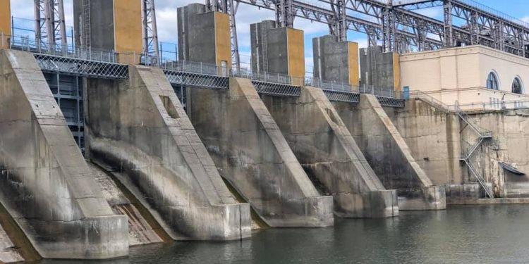 Excursie cu final tragic: Un adolescent a dispărut în apele Nistrului, după ce barca s-a spart. Alte șase persoane, salvate