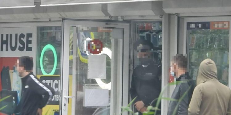 Corupție la „Calea Basarabiei” din Chișinău. Mai mulți polițiști luau „taxe de protecție” de la comercianți SPIA