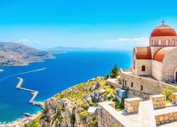 Centrul European pentru Controlul Bolilor îi avertizează pe europeni să evite călătoria în 13 insule grecești din cauza cazurilor de Covid. Insulele Mykonos și Ios, la un pas de restricții