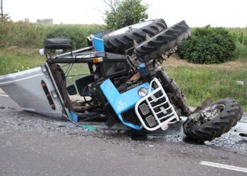 Un polițist ar fi provocat un accident violent, în raionul Florești. Două persoane au ajuns la spital