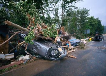 Români și bulgari au fost prinși la furat în zonele afectate de inundații din Germania. Martorii au povestit că au venit cu dubele