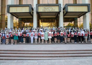 Cum este explicată la Președinție gafă de proporții făcută de Maia Sandu la înmânarea diplomelor | VIDEO