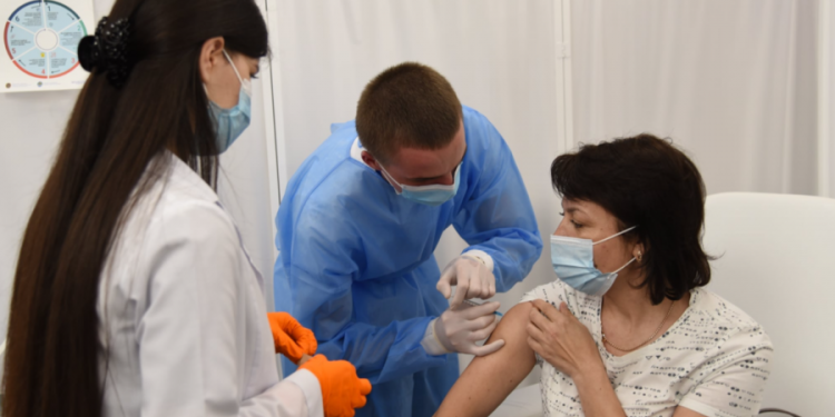 Vaccinarea anti-COVID ia amploare în Moldova! Circa 14 mii de oameni, imunizați într-o singură zi