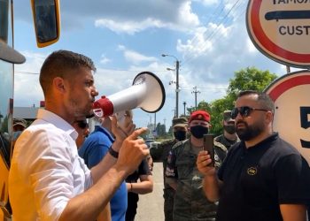 Altercații și îmbrânceli între membrii AUR și grănicerii transnistreni. Liderul de la Tiraspol a venit cu o reacție | VIDEO