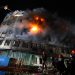 Cel puțin 52 de morți în urma unui incendiu la o fabrică din Bangladesh. Muncitorii au sărit de la etaj pentru a se salva