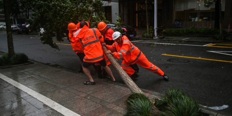 După inundațiile catastrofale, China este lovită și de un taifun masiv