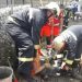 Un bărbat peste care s-a surpat un mal de pământ, salvat de pompieri | VIDEO