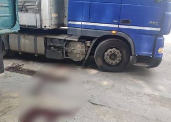 Un șofer a trecut intenționat cu roțile camionului peste piciorul unui angajat al terminalului vamal Chișinău | VIDEO