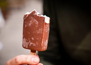 Mai multe loturi de îngheţată cu oxid de etilenă, un pesticid cancerigen, retrase de pe piaţa din România