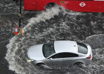 Inundații de proporții la Londra. Apa a pătruns și la metrou, opt stații au fost închise | VIDEO