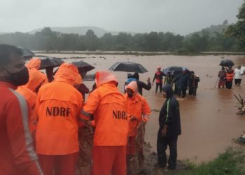 Musonul mortal din India a făcut 124 de victime. Zeci de persoane dispărute sunt căutate de echipe de intervenție