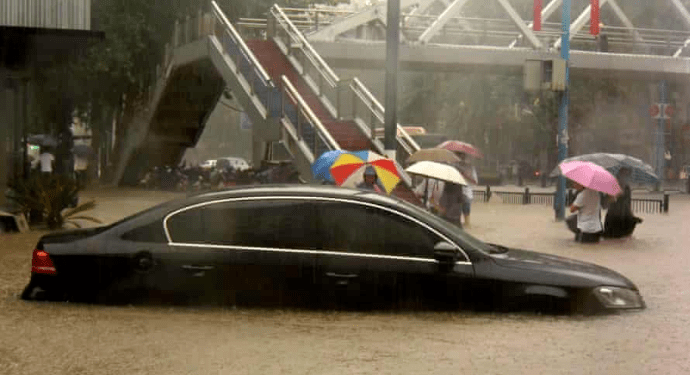 Наводнения в китайской провинции Хэнань унесли жизни более 20 человек