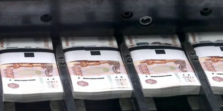 Un bărbat din Rusia s-a trezit în cont cu peste 1 mil. €, bani virați din greșeală, și a început să-i cheltuiască. După 6 luni, eroarea a fost descoperită