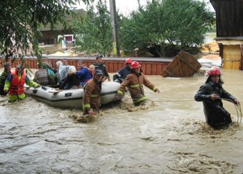 Ciclonul care a devastat Germania şi Belgia a ajuns şi în nord-vestul Românie. Zeci de oameni, nevoiți să-și părăsească casele în urma inundațiilor | VIDEO