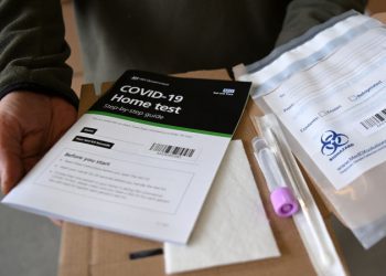 Британские врачи обнаружили новую мутацию коронавируса