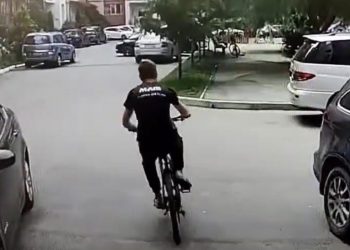 Momentul furtului unei biciclete, surprins de camerele de supraveghere | VIDEO