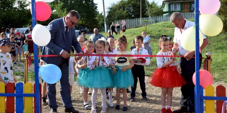 În raionul Orhei, în fiecare săptămână sunt inaugurate câteva terenuri de joacă | VIDEO