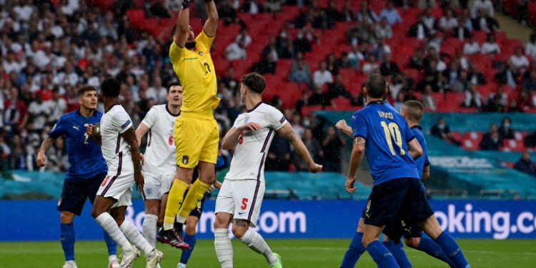 EURO 2002. Italia este noua campioană europeană. A învins Anglia la loviturile de departajare