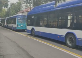 Un accident rutier a pus pe pauză în această dimineață circulația transportului public în centrul Capitalei | VIDEO