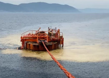 Разлив российской нефти в Черном море оказался в 400 тысяч раз больше