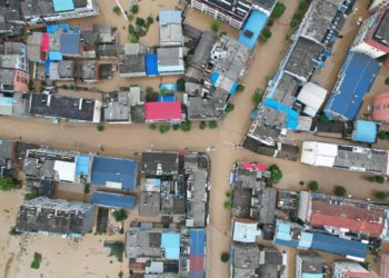 Наводнение в Китае: объявлен «красный» уровень опасности, десятки погибших