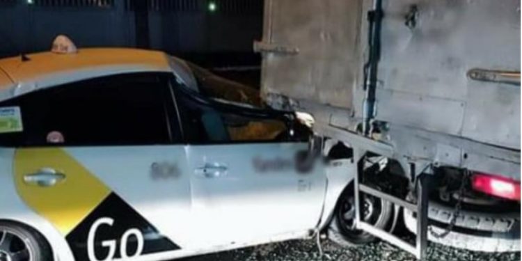 В Кишиневе машина такси врезалась в грузовик