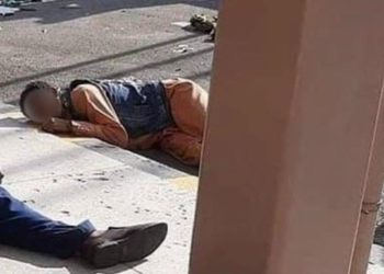 В Кабуле люди погибли в давке в аэропорту и при падении с самолета