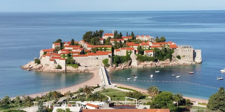 С 10 сентября меняются правила въезда в Черногорию