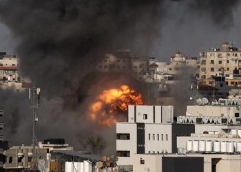 Израиль нанес удар по Газе в ответ на запуск шаров с зажигательной смесью