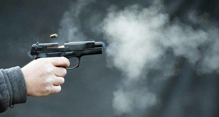 В центре столицы 44-летний мужчина открыл стрельбу