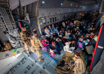 Франция не сможет продолжить эвакуацию из Афганистана после 27 августа