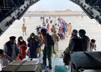 Водитель из Пакистана заехал посмотреть на аэропорт Кабула и оказался в США