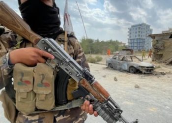 Трассеры и фейерверки в небо: как талибы празднуют вывод войск США | VIDEO