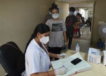 В Индии закрывают школы из-за вспышки неизвестной лихорадки