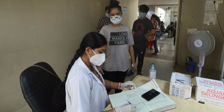 В Индии закрывают школы из-за вспышки неизвестной лихорадки